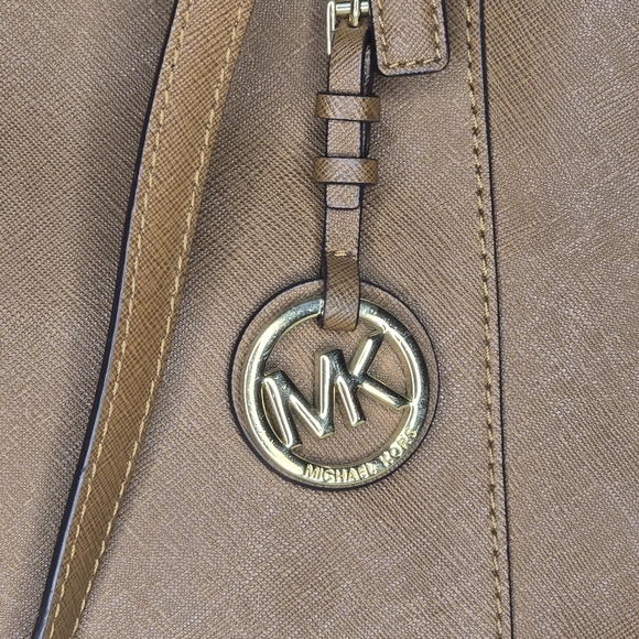 Michael Kors Jet Set  Saffiano Leather Tote - Picture 2 of 11